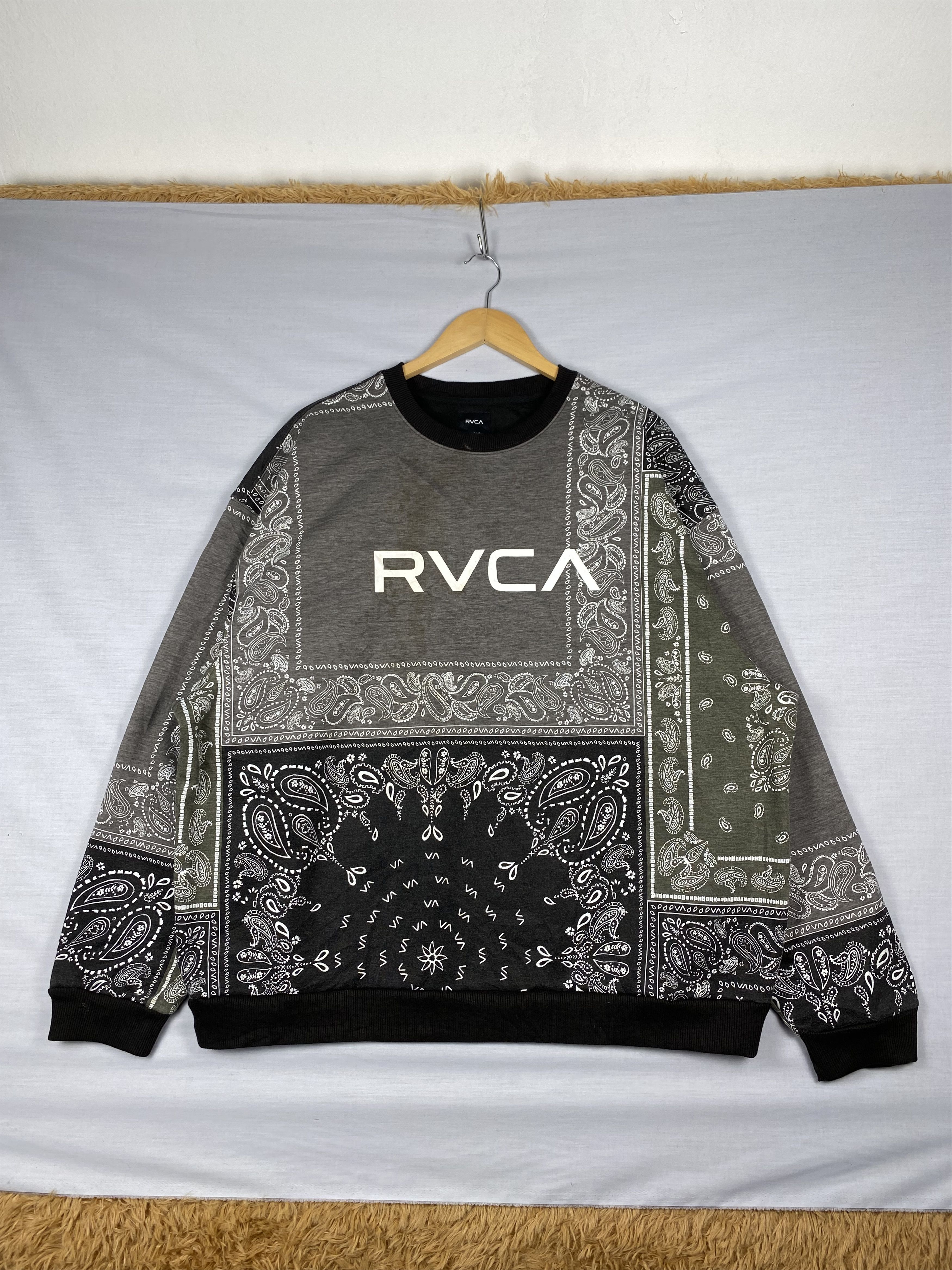 RVCA Vintage RVCA Roundneck Batik Pattern Long Sleeve Shirt Size US L / EU 52-54 / 3 - 1 Thumbnail