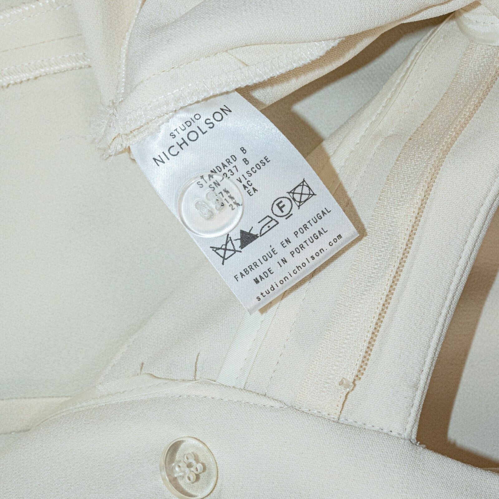 Studio Nicholson STUDIO NICHOLSON Pleated Cropped high Rise Trouser Cream Size 26" / US 2 / IT 38 - 9 Thumbnail