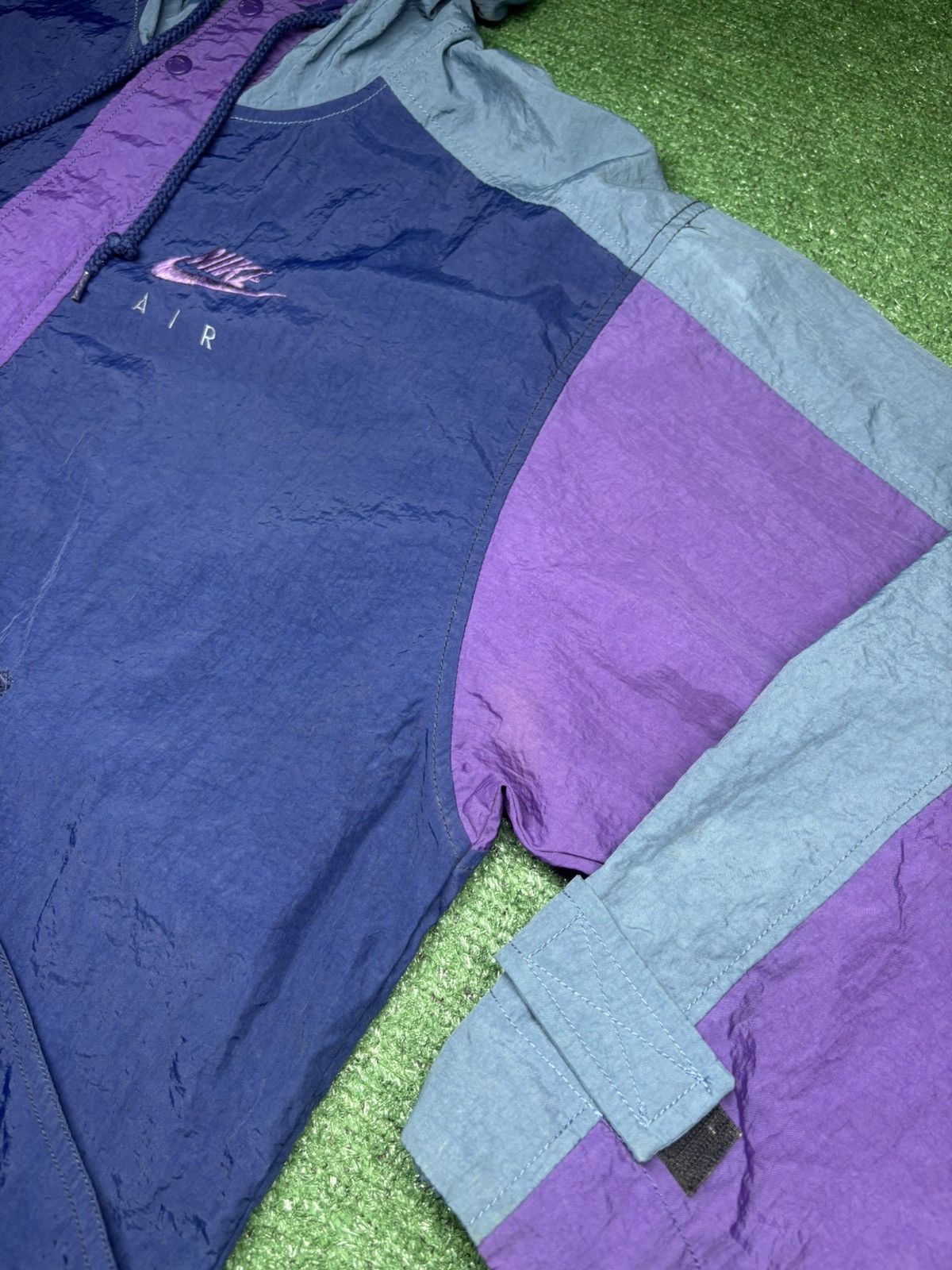 Nike Vintage Nike Windbreaker Made For Champs Rare Size M Size US L / EU 52-54 / 3 - 6 Thumbnail