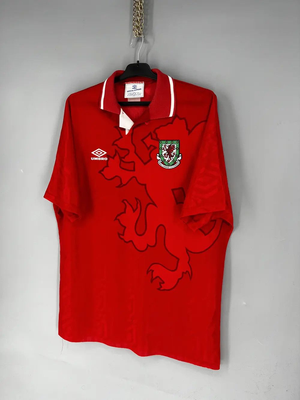 Sports Specialties Vintage Wales Home Football Shirt 1993/94 Adults Umbro Size US L / EU 52-54 / 3 - 3 Thumbnail