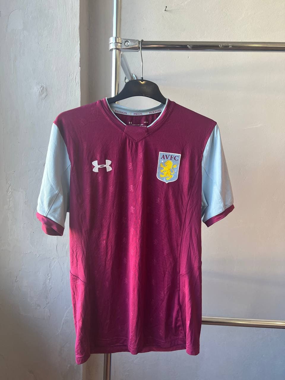 Under Armour 2017/18 ASTON VILLA HOME SOCCER JERSEY FOOTBALL SHIRT SIZE L Size US L / EU 52-54 / 3 - 2 Thumbnail