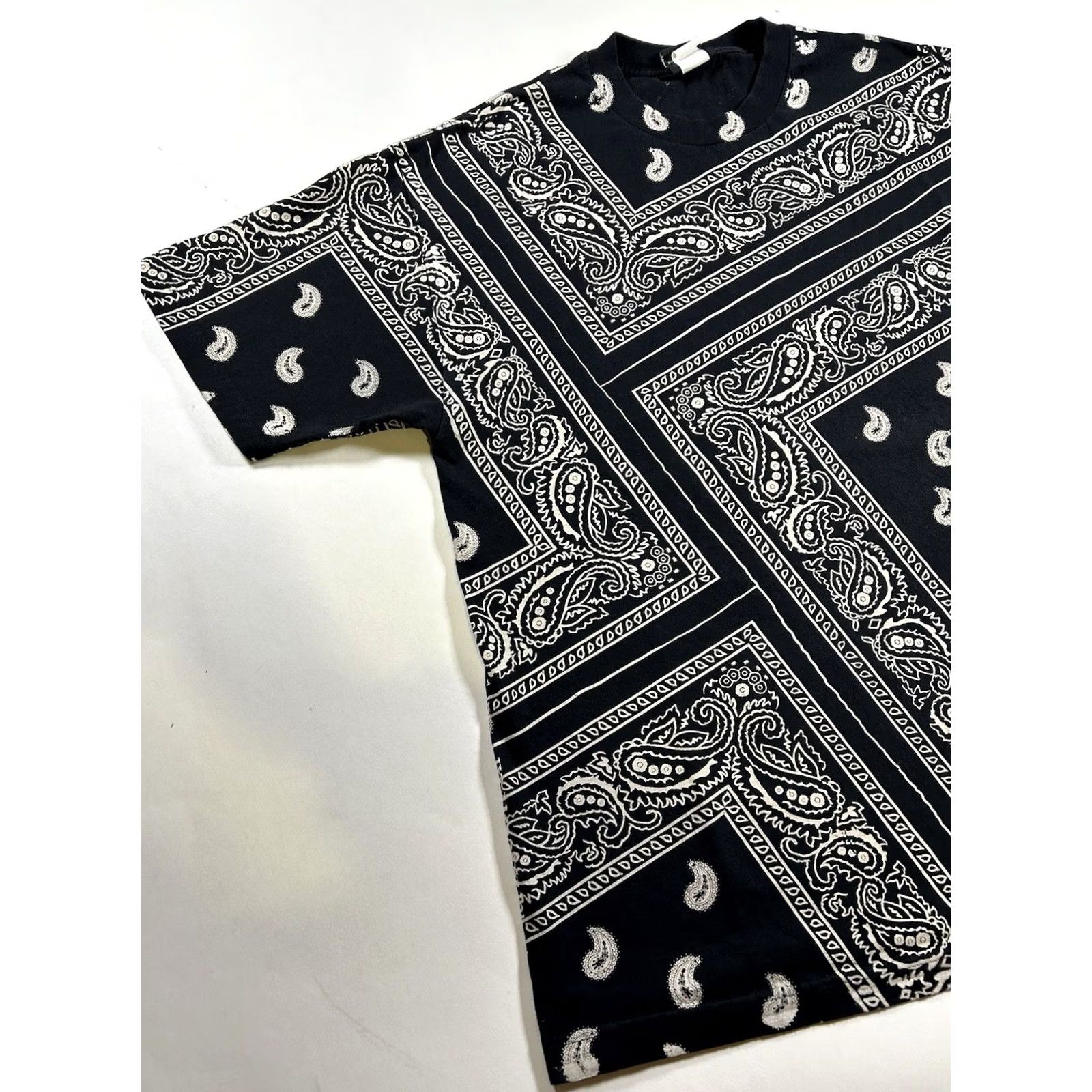 Vintage VINTAGE Hybrid T Shirt Mens XL Black Paisley Bandana Skater Grunge 00s Size US XL / EU 56 / 4 - 3 Thumbnail
