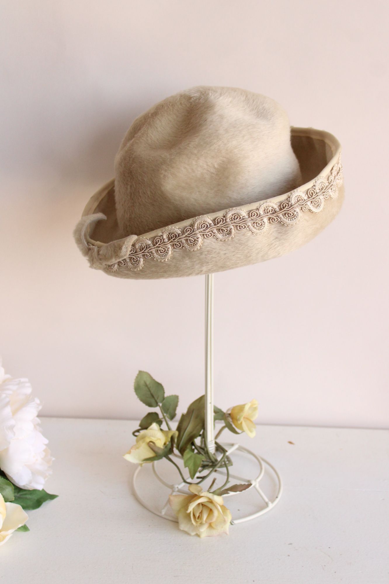 Vintage Vintage 1960s womens Hat, Lilli of California Faux Fur Wool Size ONE SIZE - 11 Thumbnail