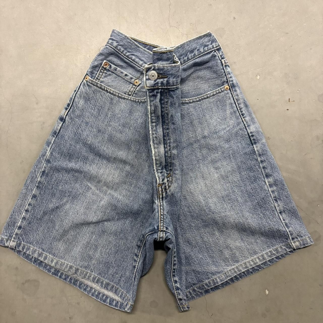 Levi's Crazy Vintage Y2K/2000s Levis Grunge Denim Shorts Jorts! Size US 38 / EU 54 - 1 Thumbnail