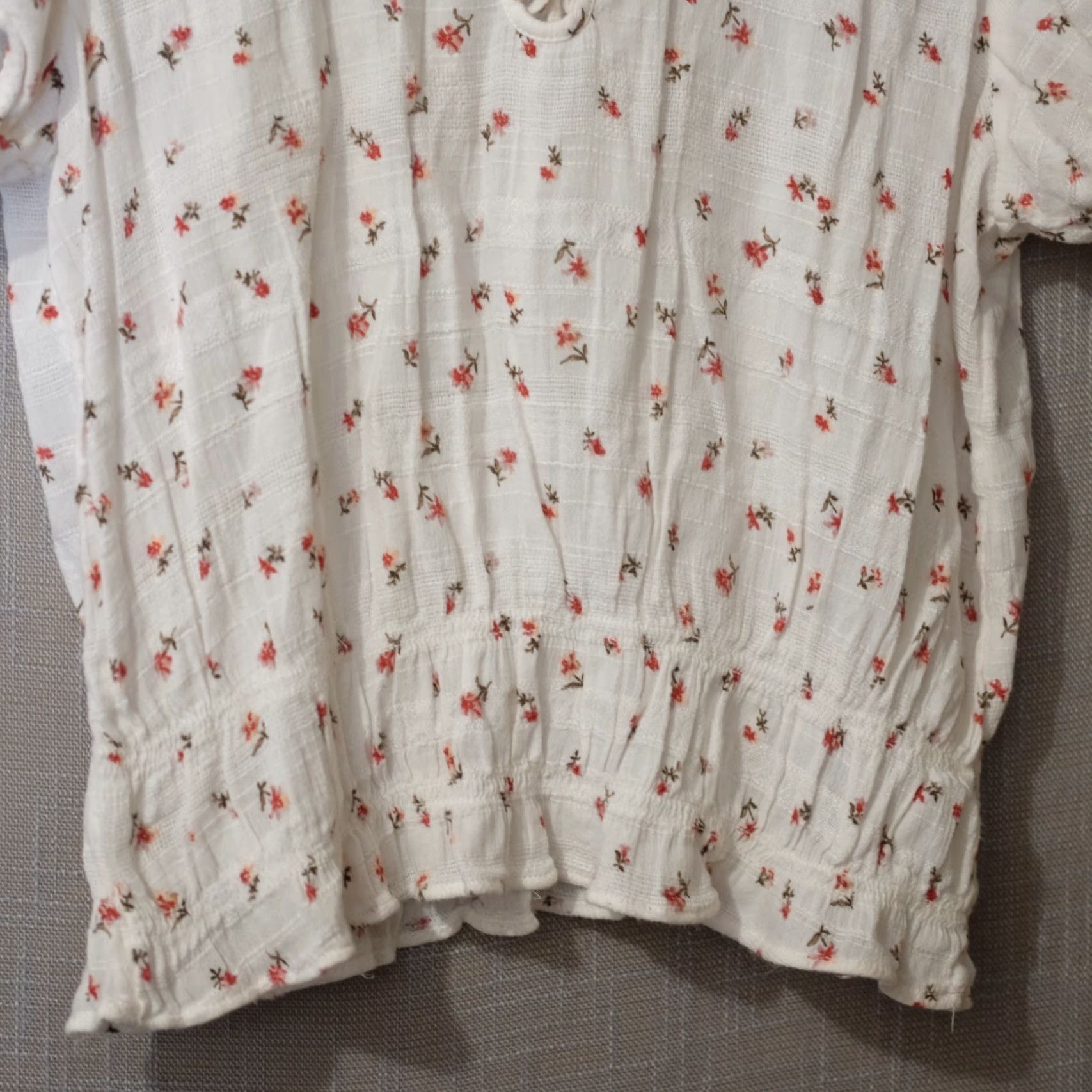 American Eagle Outfitters American Eagle Smocked Top Womens L White Floral Cropped Puff Sleeve Size L / US 10 / IT 46 - 4 Thumbnail