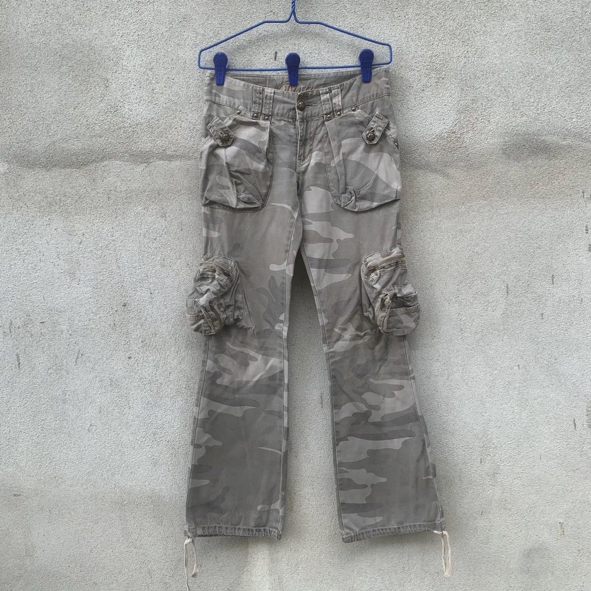 image of Avant Garde x Camo Nice 3D Pocket Divas Inc. Japan Flare Bootcut Camo Cargo, Men's (Size 29)