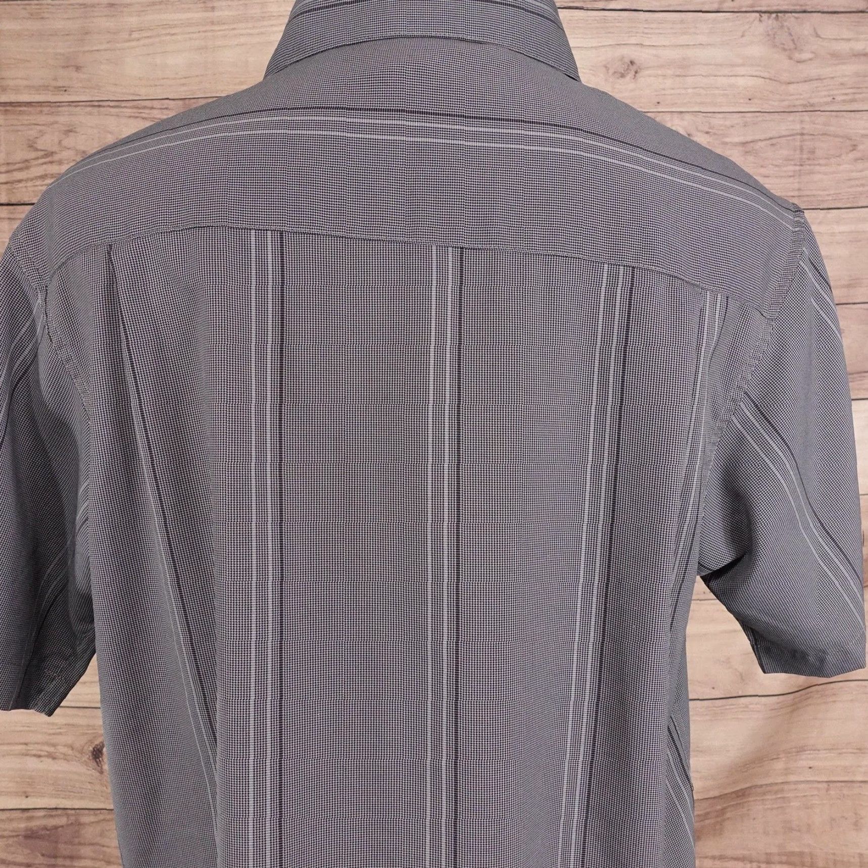Haggar Haggar Mens Shirt L Gray Short Sleeve Button Front Striped Polyester Casual Size US L / EU 52-54 / 3 - 5 Thumbnail
