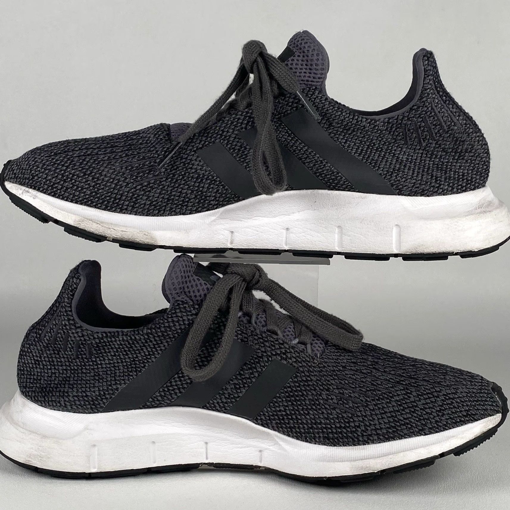Adidas Adidas Original Sneakers Swift Run Men’s Size 9 Running Sneakers Carbon Black Sneaker Adidas Running Men Black 2019 Size US 9 / EU 42 - 4 Thumbnail
