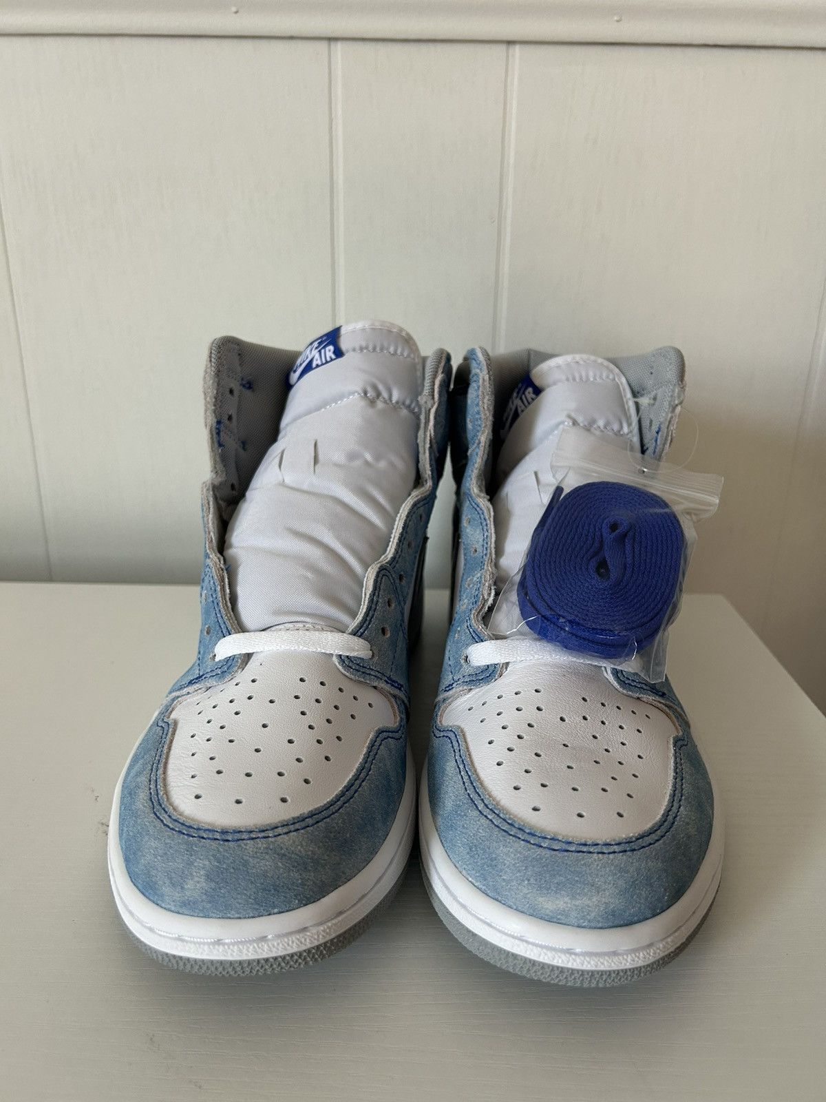 Jordan Brand Air Jordan 1 High Hyper Royal Smoke Grey Size US 10.5 / EU 43-44 - 3 Thumbnail