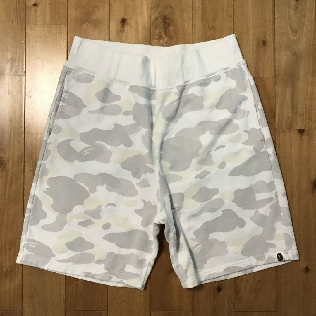 Bape 💫Glow in the dark💫 BAPE city camo sweat shorts APE ★size M Size US 32 / EU 48 - 2 Thumbnail