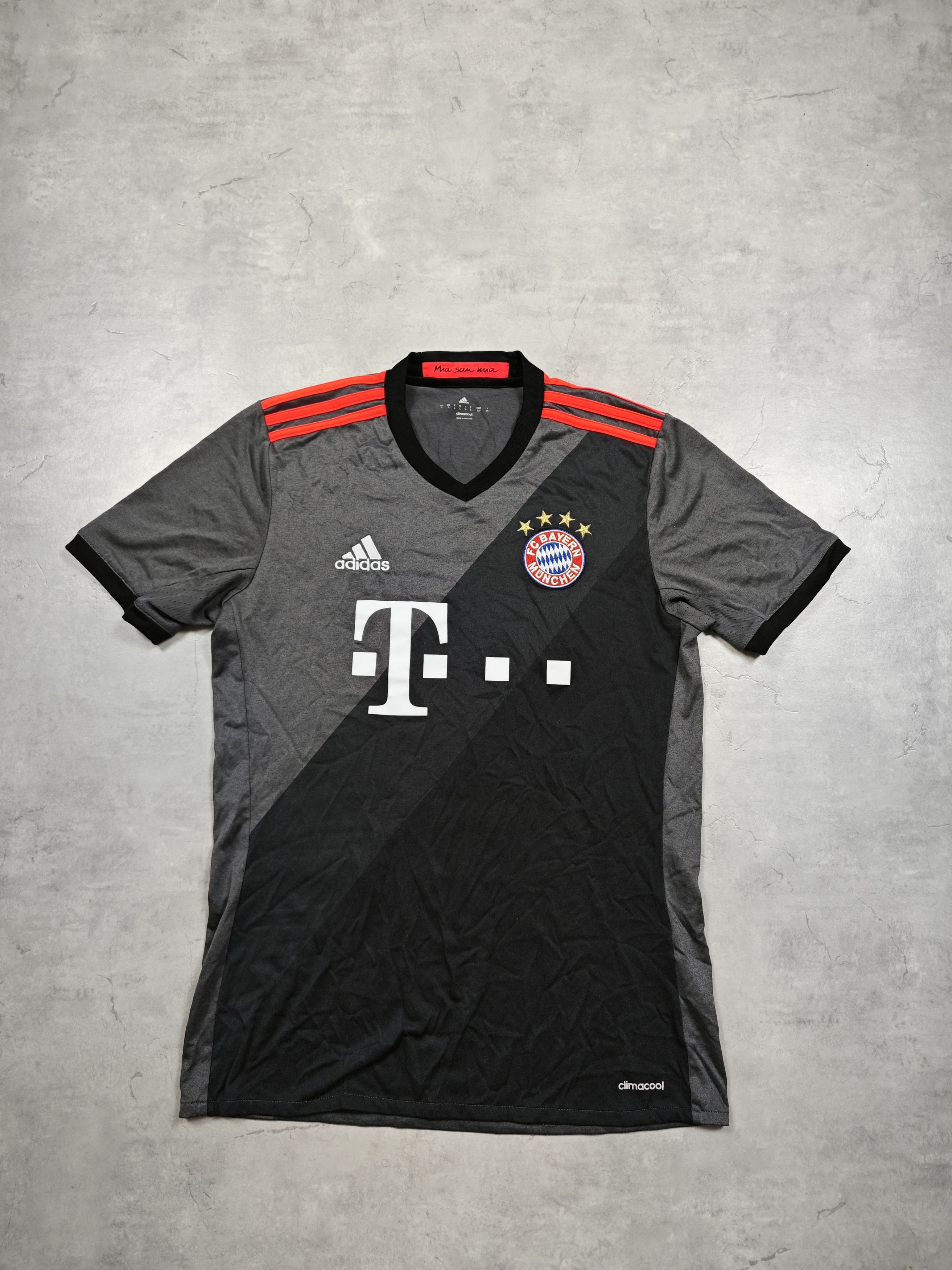 Adidas Bayern Munchen 2016 jersey Size US S / EU 44-46 / 1 - 1 Thumbnail