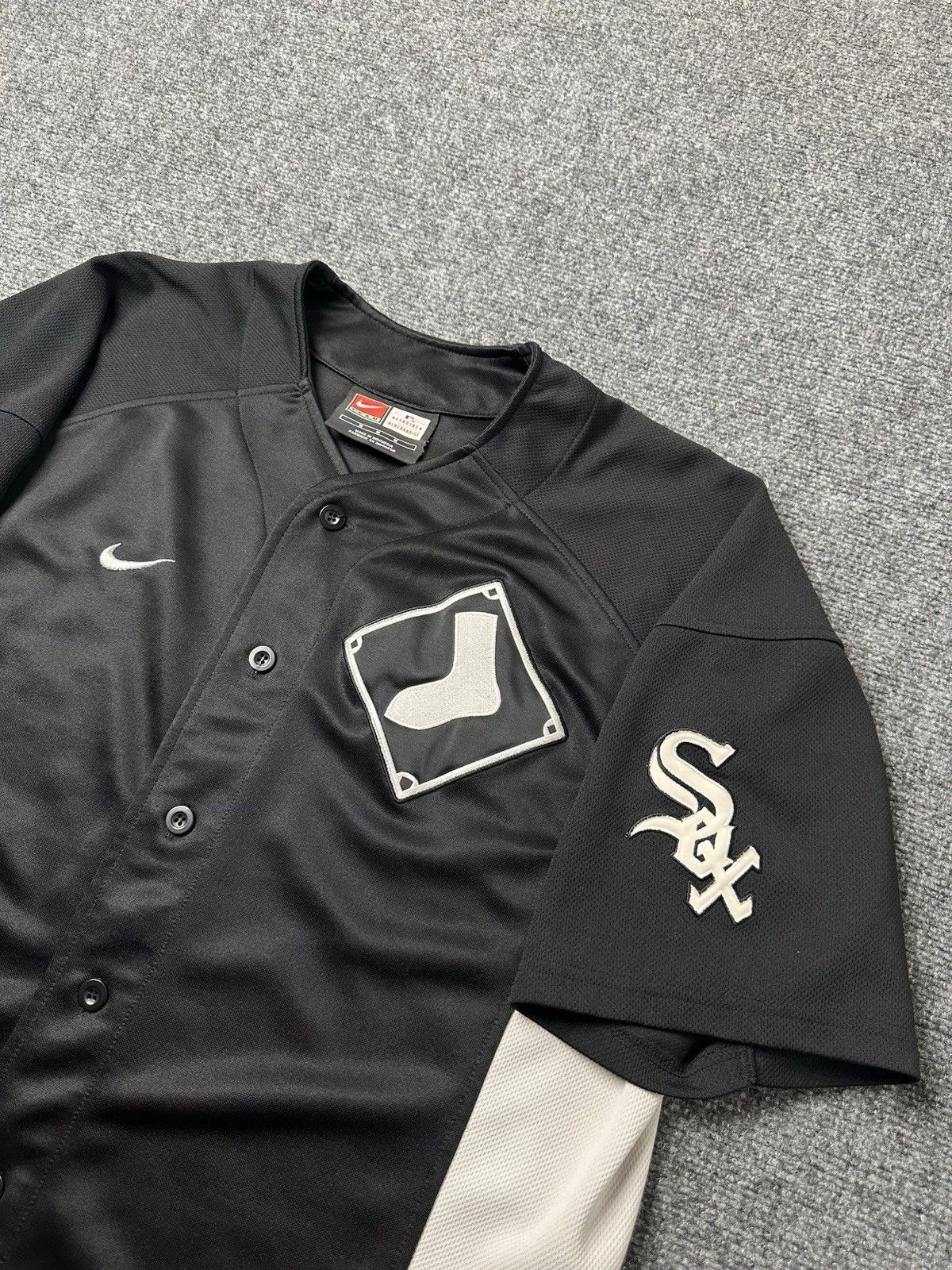 MLB Mens Baseball Nike Chicago White Sox Black Button, Size M Size US M / EU 48-50 / 2 - 3 Thumbnail