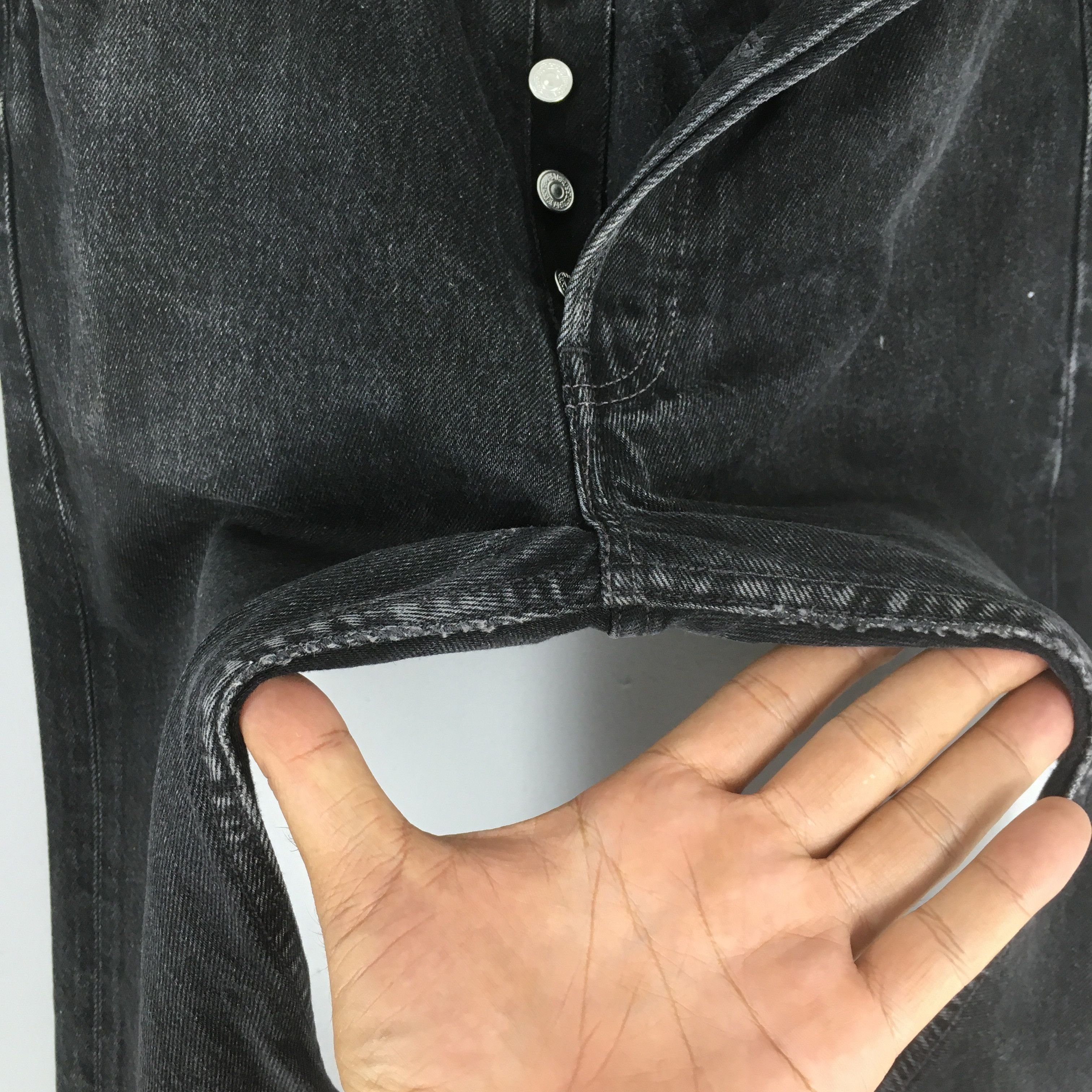 Levi's Size 28x32 Vintage 90s Levi's 501 Distressed Jeans S325 Size US 28 / EU 44 - 5 Thumbnail