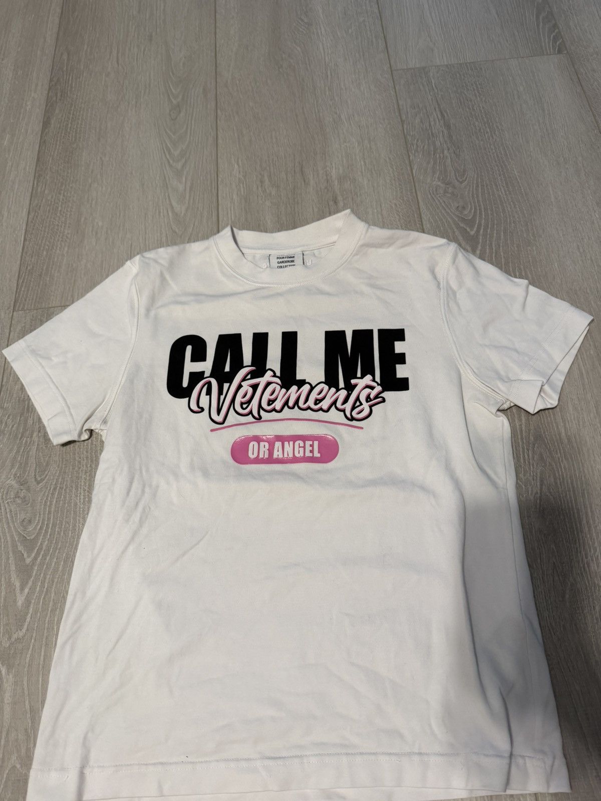 Vetements “call me Angel” cropped T