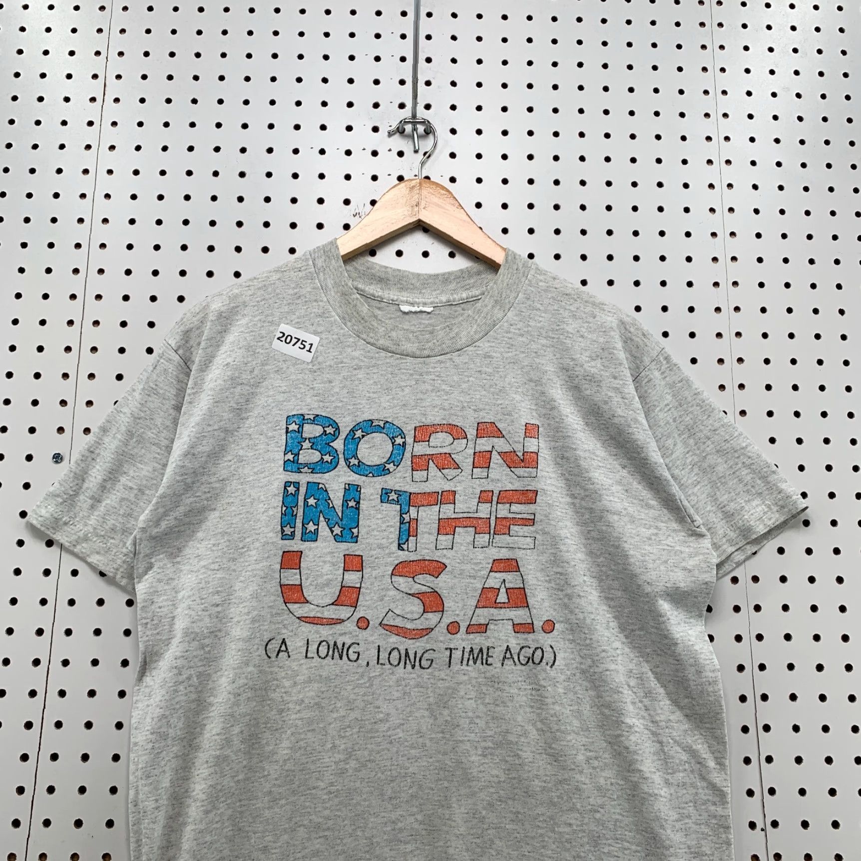 Fruit Of The Loom VINTAGE Born In The USA Shirt Mens XL Gray USA Flag Funny Single Stitch Size US XL / EU 56 / 4 - 5 Thumbnail