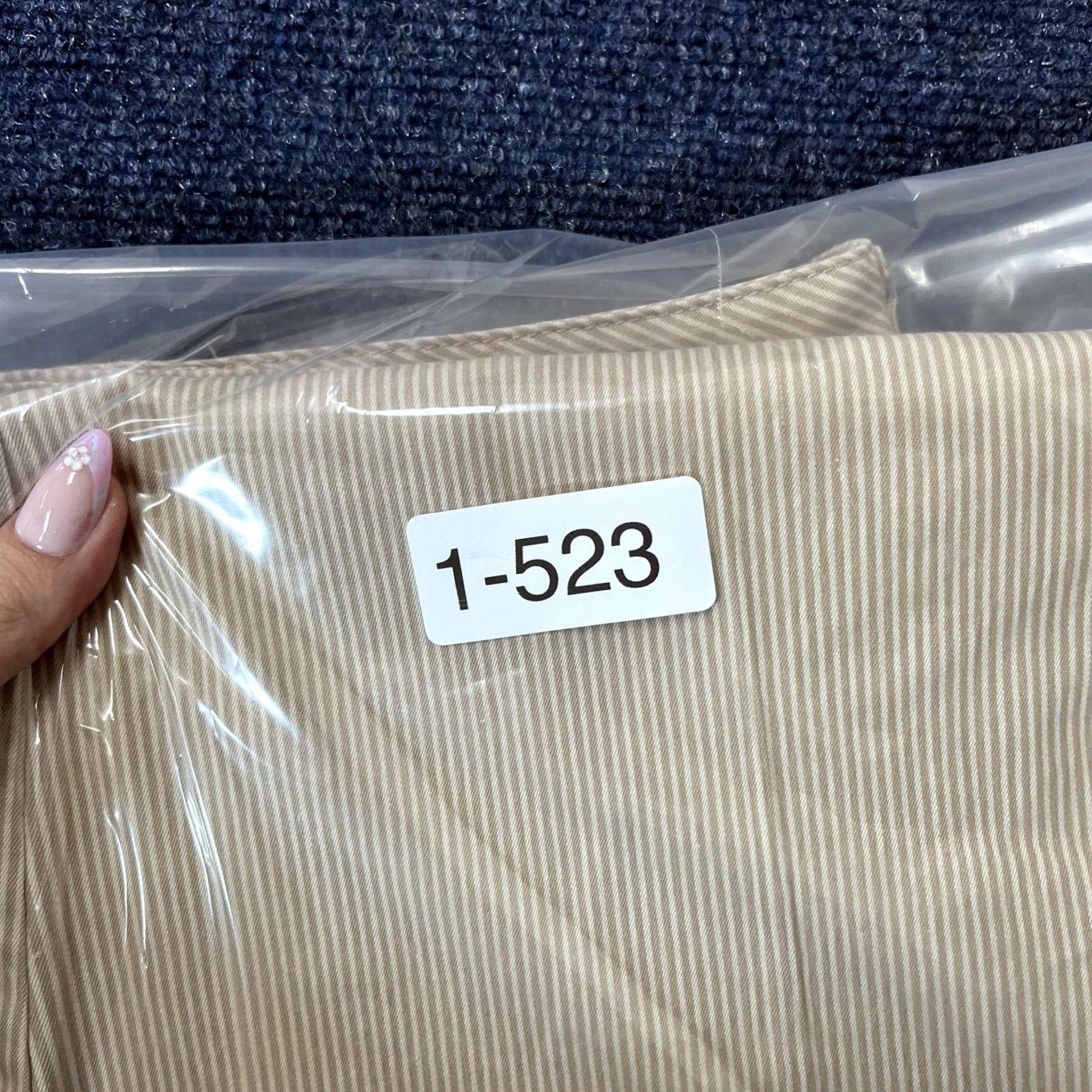 Michael Kors VINTAGE Michael Kors Pants Womens 8 Beige Pinstripe Bootcut Zip Pocket Flap Back Size 30" / US 8 / IT 44 - 7 Thumbnail