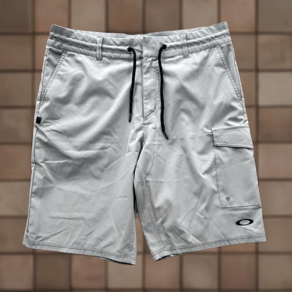 Oakley Oakley Cargo Shorts Mens 34 Gray Stretch Polyester Spandex Drawstring 11 Inseam Size US 34 / EU 50 - 1 Thumbnail