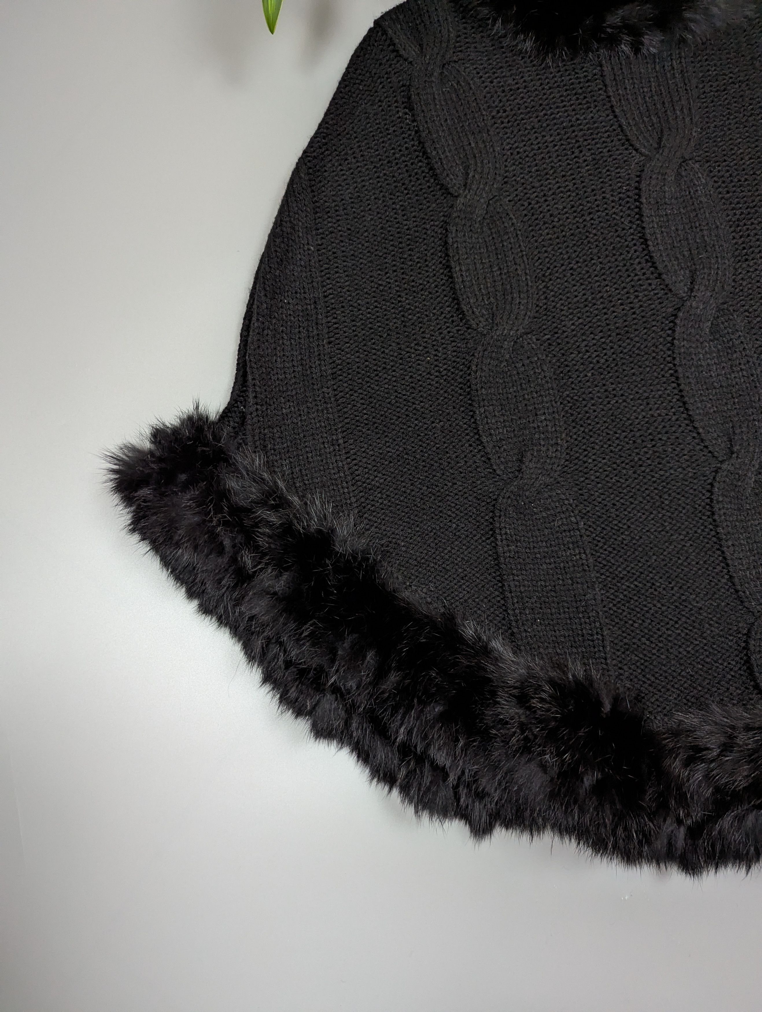 Giorgio Armani Armani Jeans Knitted Poncho Black Faux Fur Trim Bolero Size M / US 6-8 / IT 42-44 - 2 Thumbnail