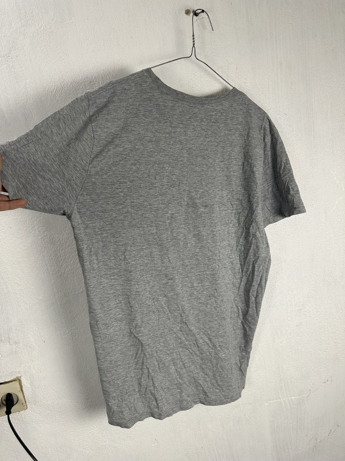 Japanese Brand Mens Vintage Oakley T Shirt centre logo Y2K rare streetwear Size US M / EU 48-50 / 2 - 4 Thumbnail