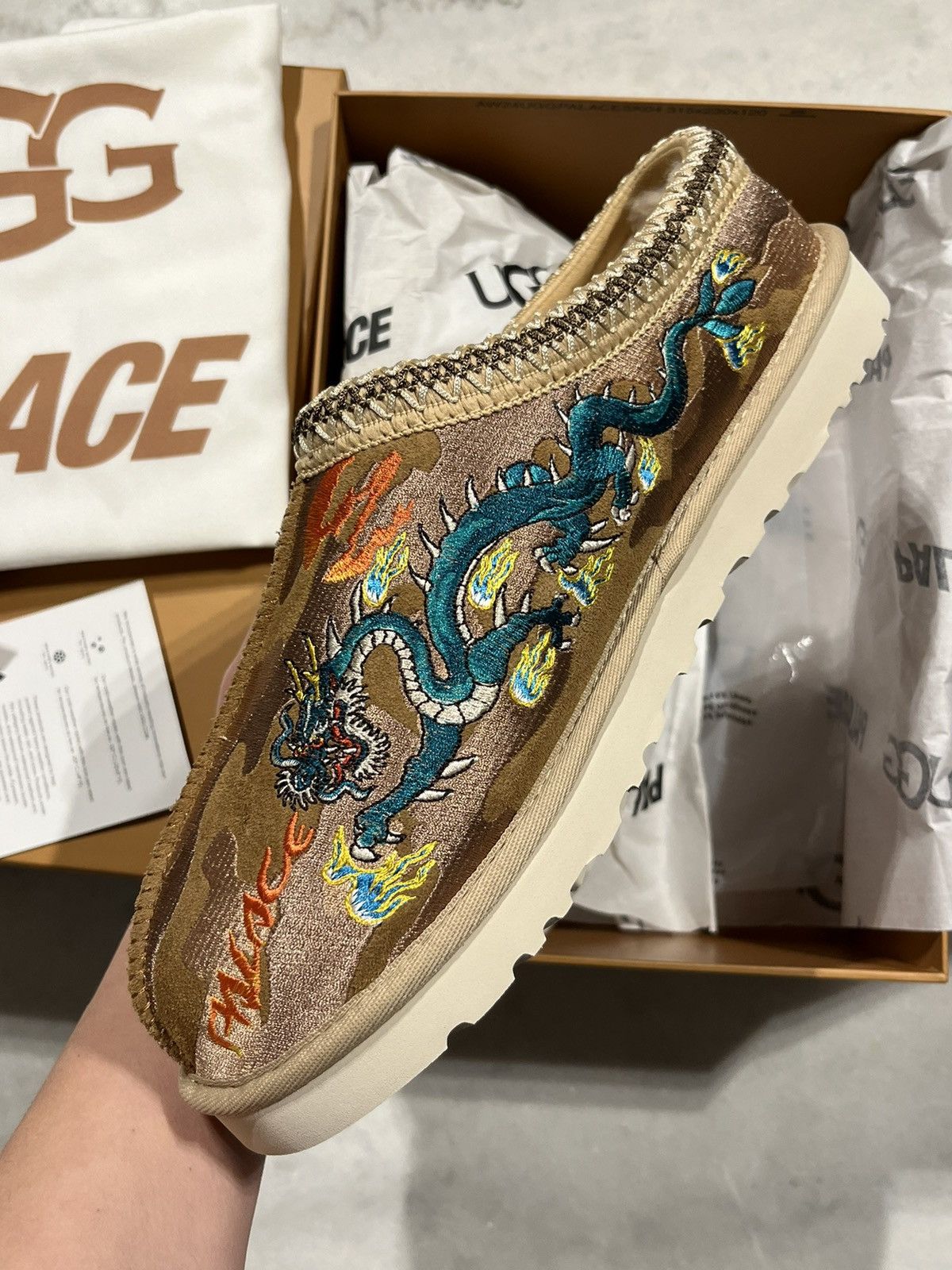 Palace × Streetwear × Ugg Palace x UGG Tasman Slipper