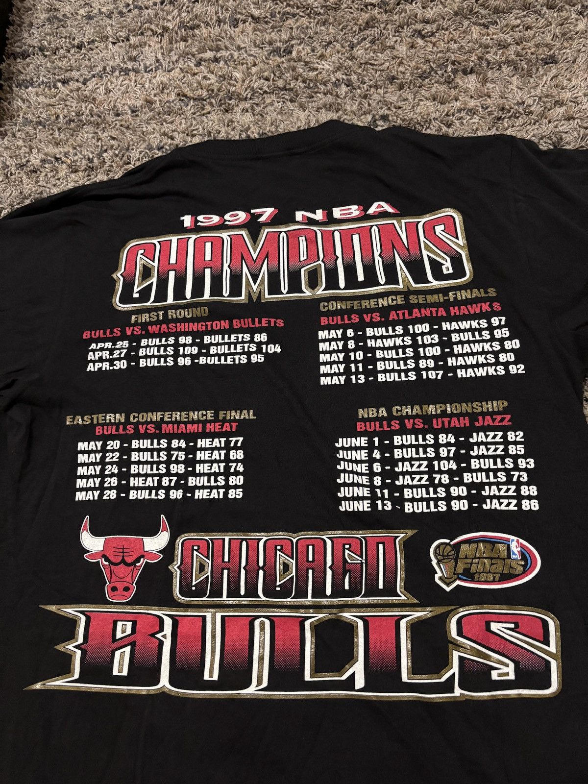 Vintage Vintage 1997 bulls championship tee Size US XXL / EU 58 / 5 - 7 Thumbnail