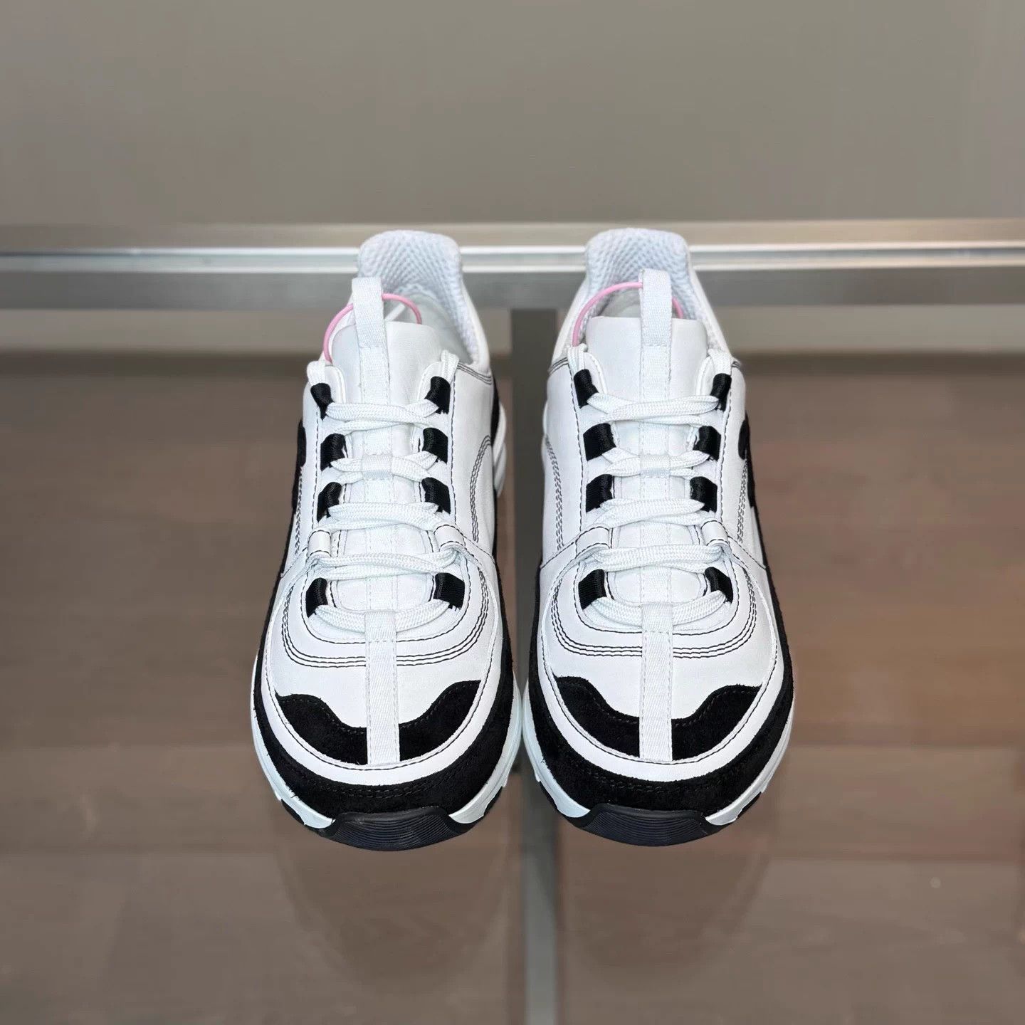 Chanel CHANEL 26S Panda Colorway Sneakers 38 Size US 7.5 / IT 37.5 - 5 Thumbnail