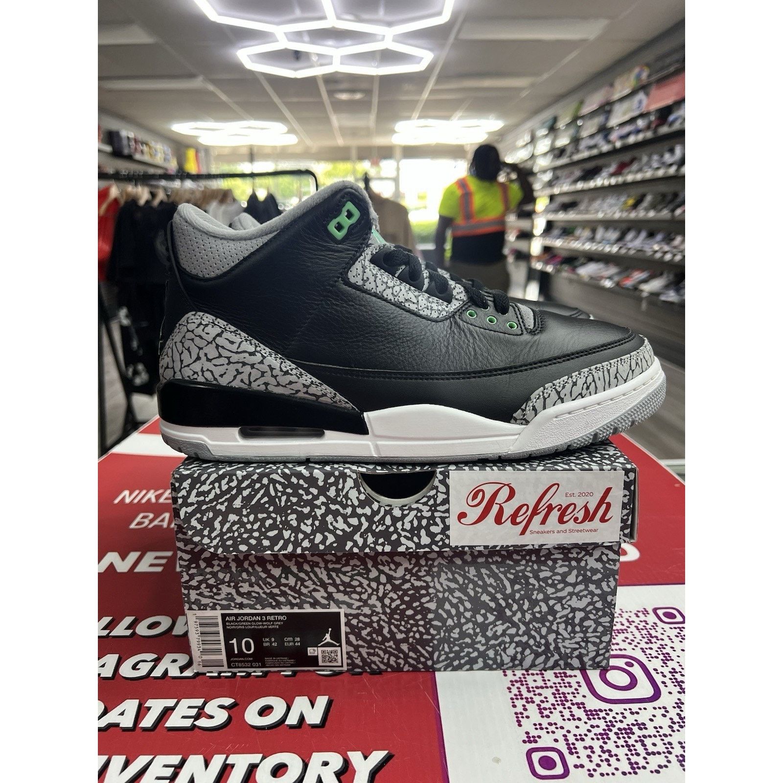 Jordan Brand Air Jordan 3 Retro Green Glow Size 10 (CT8532-031) Size US 10 / EU 43 - 1 Thumbnail