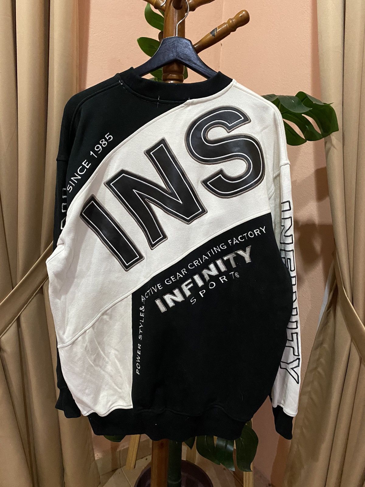 Vintage VINTAGE EMBROIDERED INFINITY SPORTS SWEATSHIRT Size US L / EU 52-54 / 3 - 8 Thumbnail