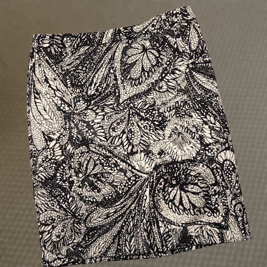 Loft Loft Pencil Skirt Womens 4 Black Ivory Paisley Print Lined Zip Slit - Silk Satin Knit Size 27" / US 4 / IT 40 - 1 Thumbnail