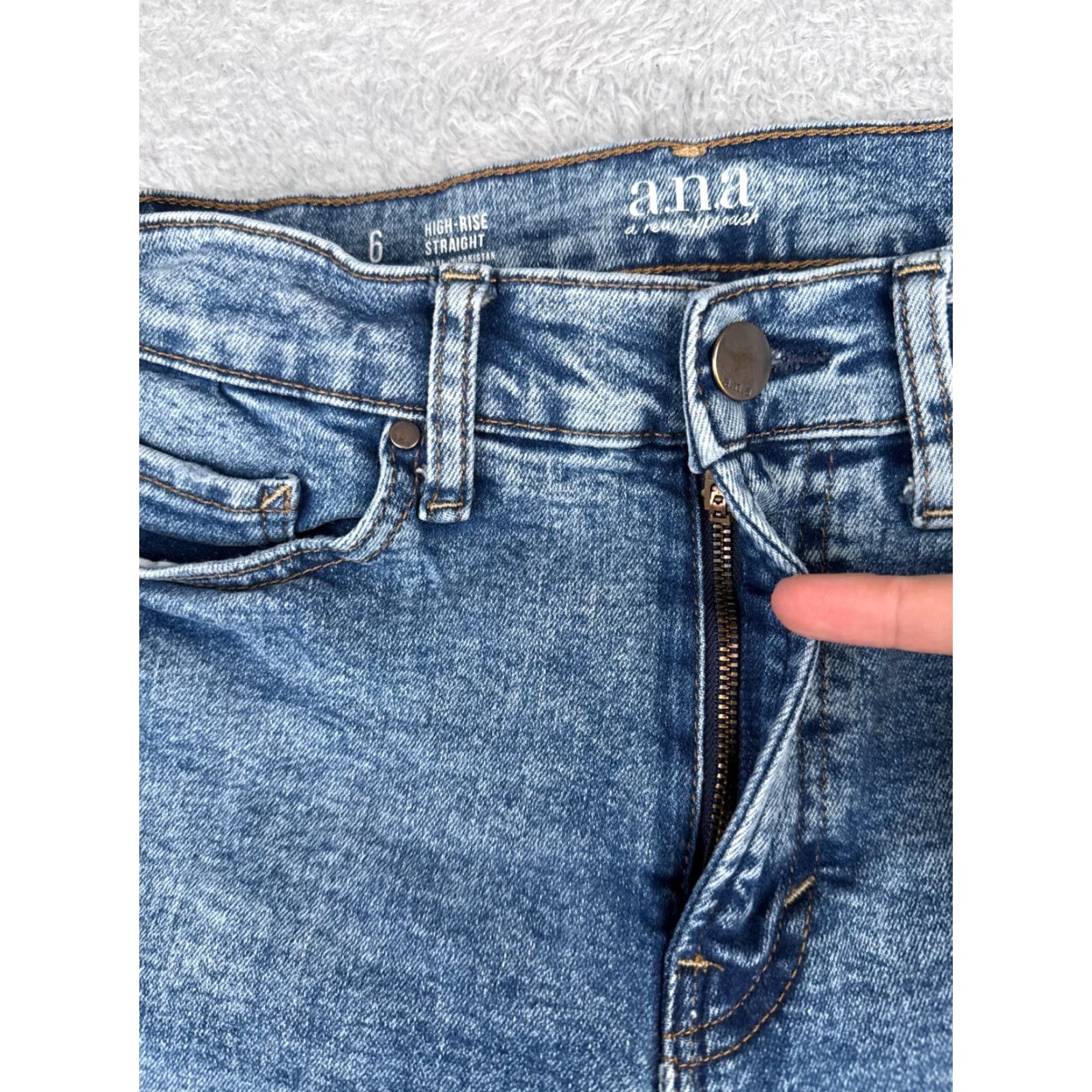 Vintage A.N.A Jeans Women’s 6 Blue Denim Straight Leg High Rise 26x25 Button Zip 5-Pocket Distressed Cotton Blend Jeans Womens (90s, American Designer Theme) Size 28" / US 6 / IT 42 - 5 Thumbnail