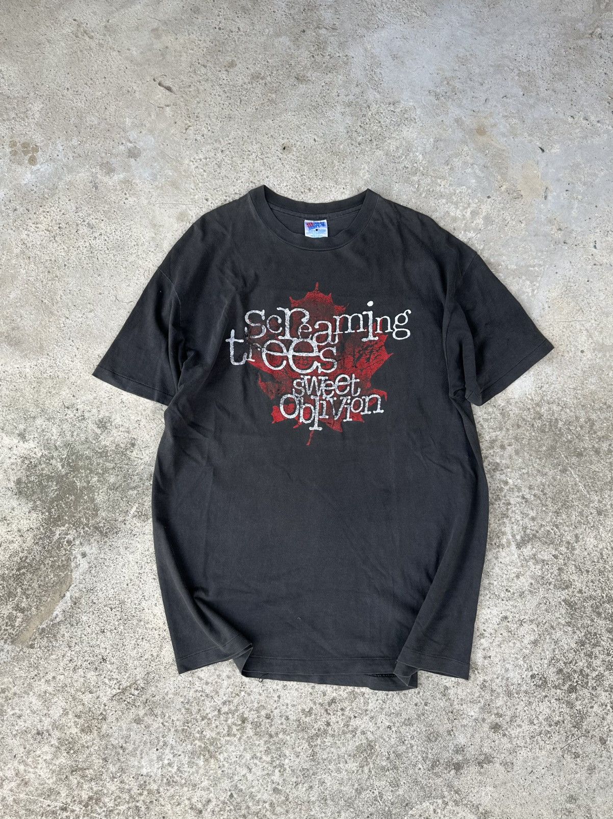 Band Tees Vintage 90's Screaming Trees Grunge Distressed Band Tees Size US XL / EU 56 / 4 - 1 Thumbnail