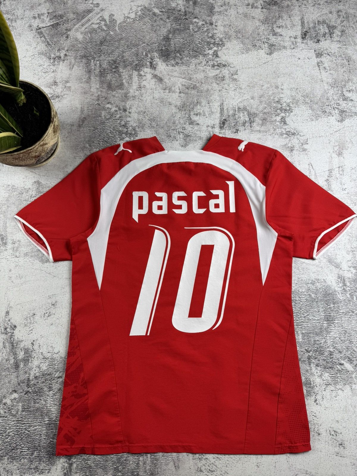 Puma Switzerland Swiss 2006/2008 Vintage #10 Pascal Red Soccer Football Shirt Jersey Size US S / EU 44-46 / 1 - 16 Thumbnail