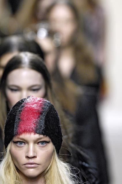 Prada Red Mohair Mohawk Beanie Hat FW 2007 Size ONE SIZE - 5 Thumbnail