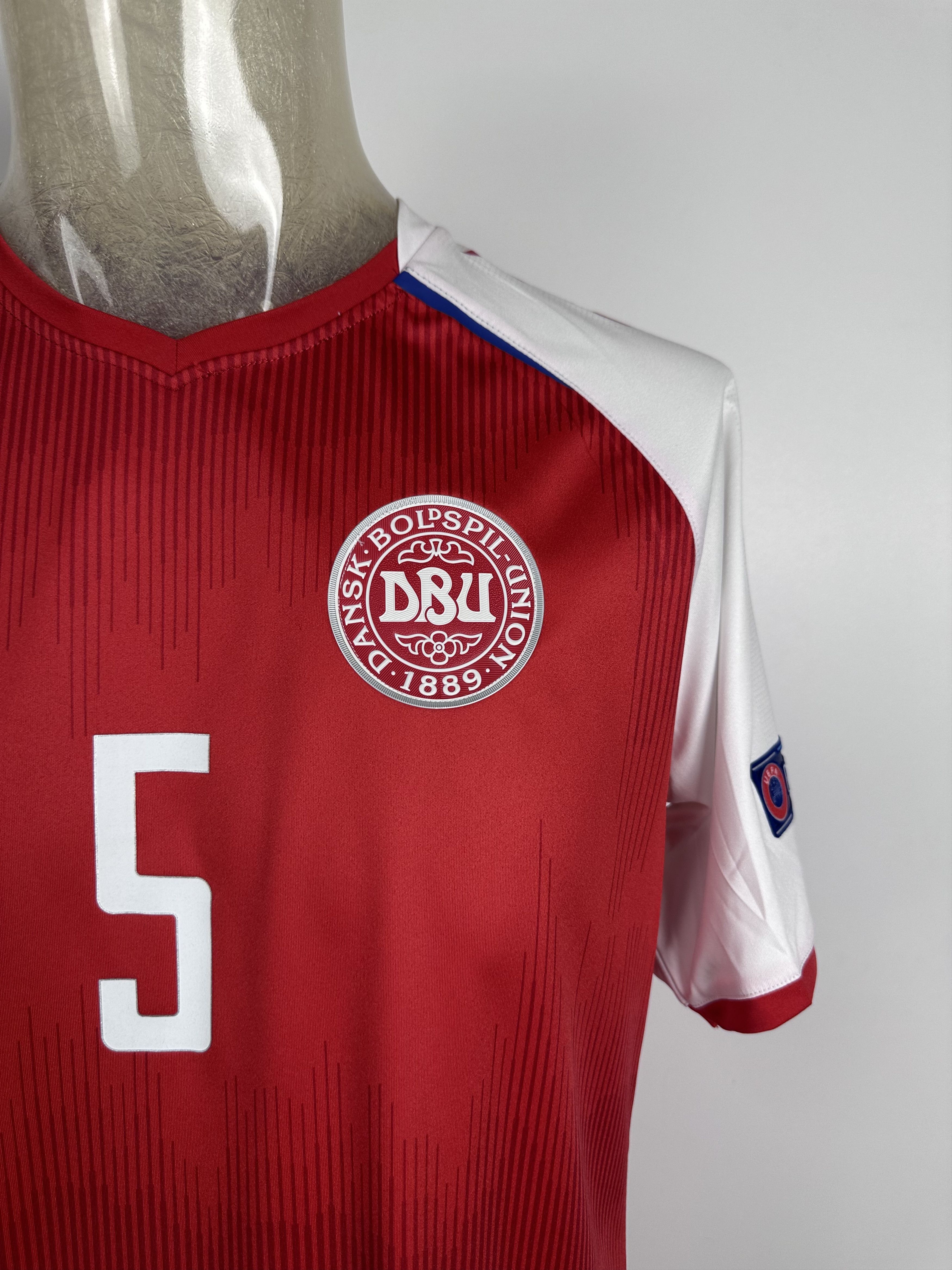 Hummel DENMARK 2021 2022 FOOTBALL SHIRT SOCCER JERSEY #5 MAEHLE Size US L / EU 52-54 / 3 - 5 Thumbnail