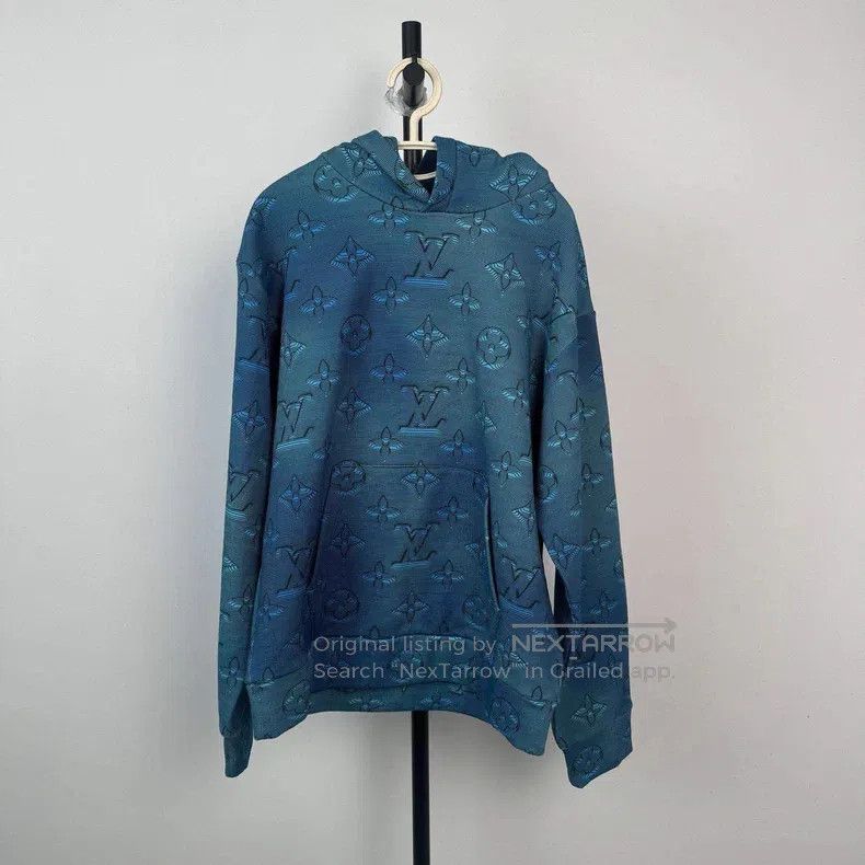 Louis Vuitton Louis Vuitton Blue gradient printed sweatshirt Size US M / EU 48-50 / 2 - 1 Thumbnail
