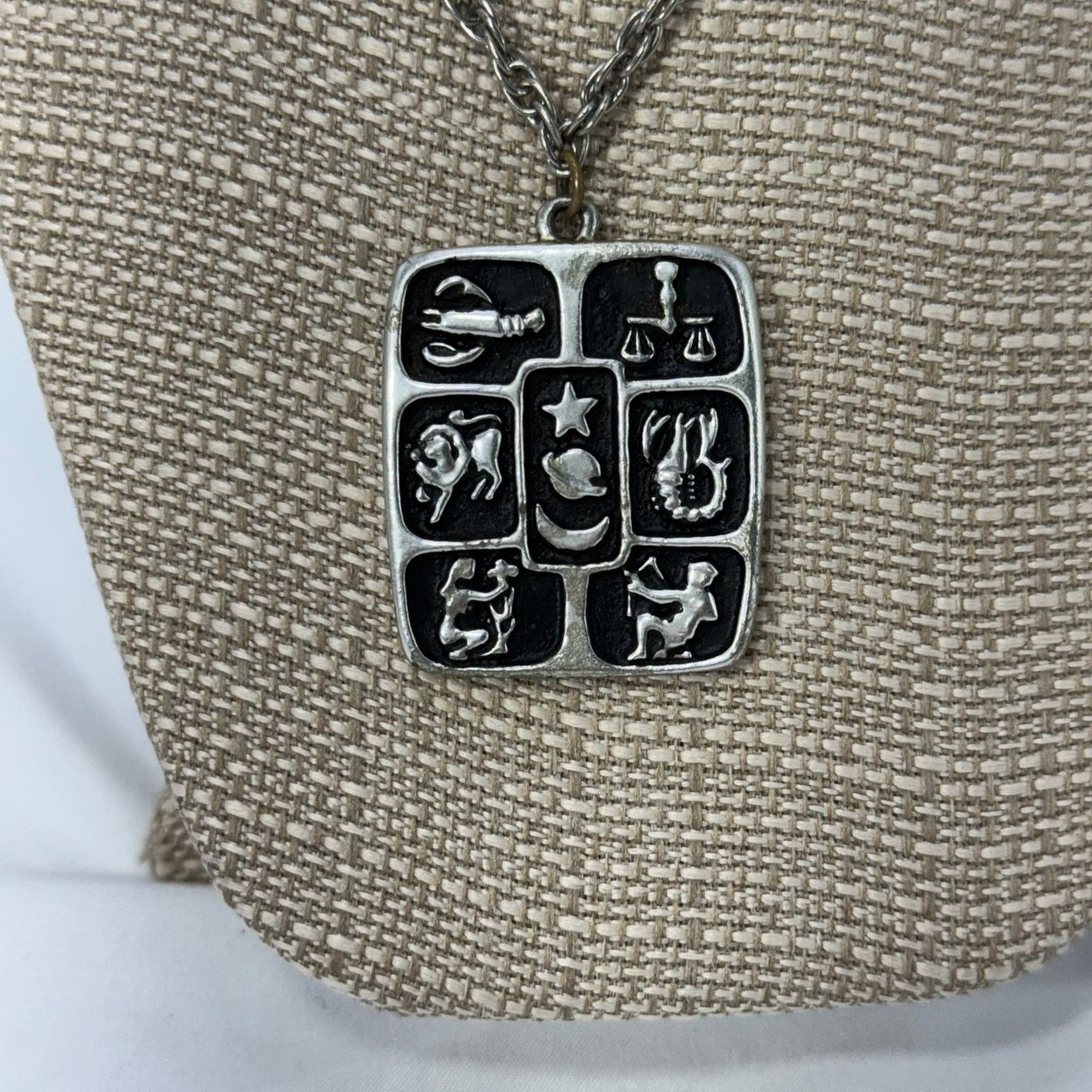 NBDN Nobrandedon VTG double sided pewter Zodiac pendant Size ONE SIZE - 3 Thumbnail