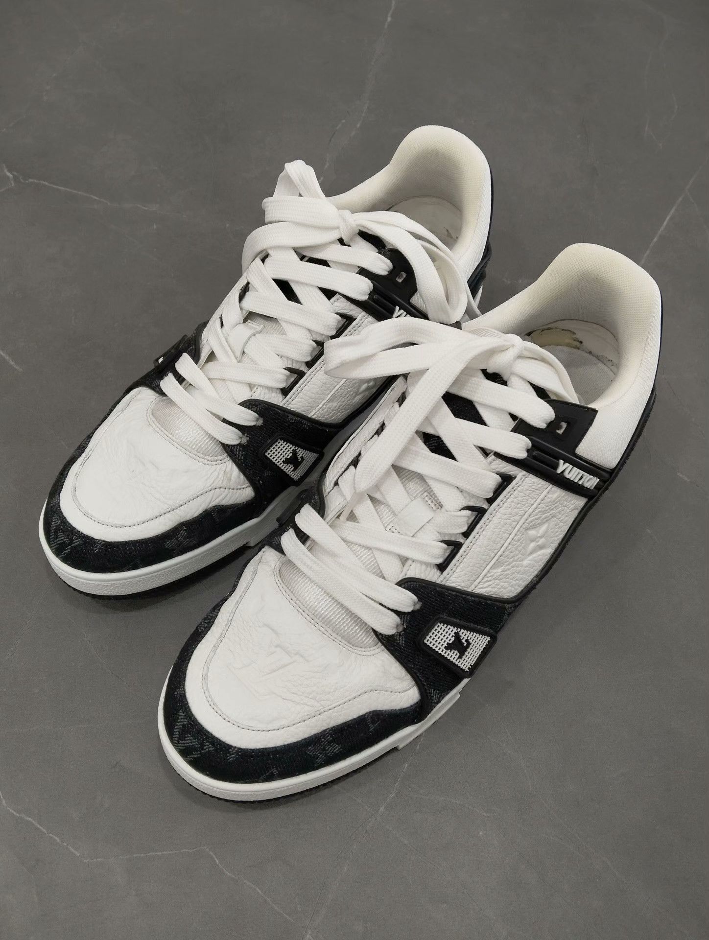 Louis Vuitton Louis Vuitton Training Lowtop Sneakers 42 Men Size US 9 / EU 42 - 1 Thumbnail