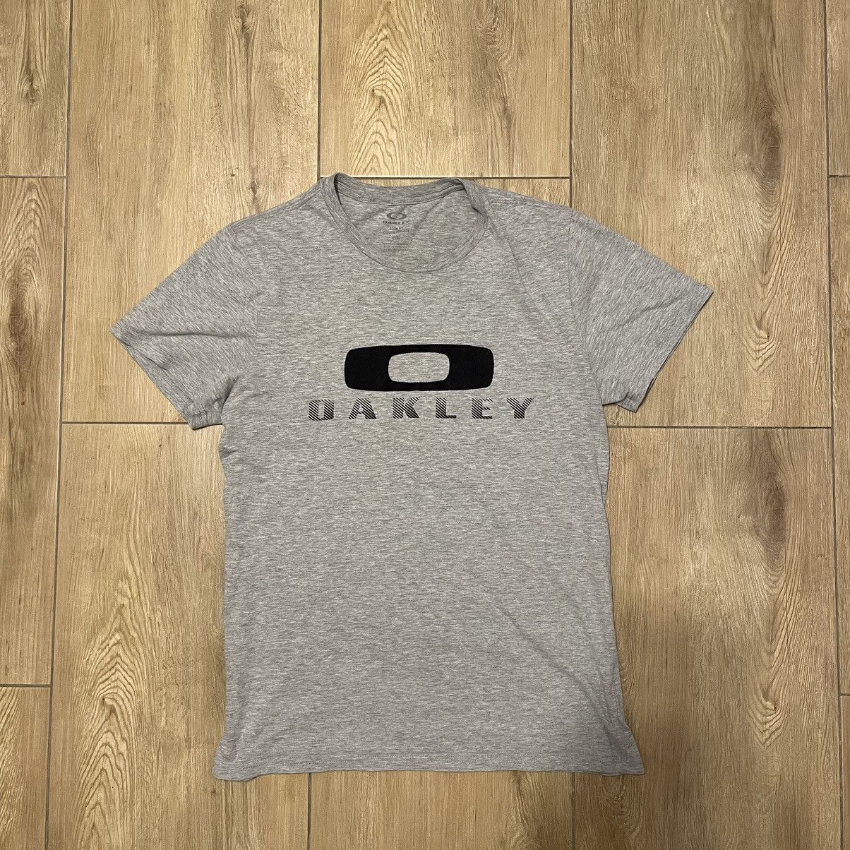 Other Vintage Oakley Big 3D Central Logo T-shirt Size US L / EU 52-54 / 3 - 1 Thumbnail