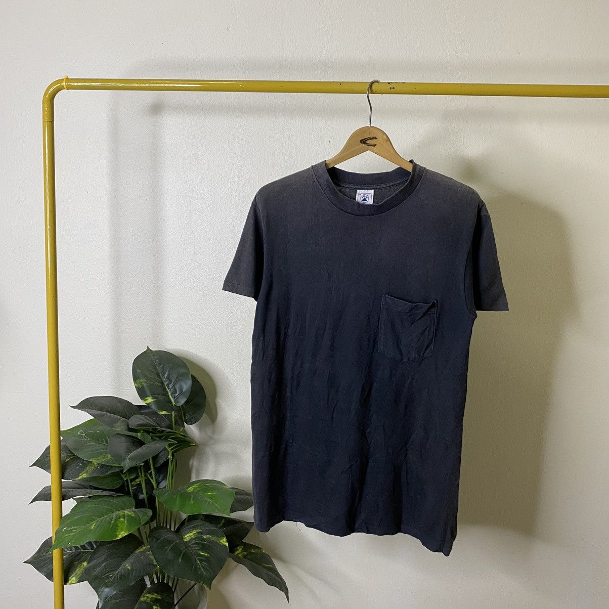 Vintage 1990s Delta Single Pocket Blank Sunfaded Black T Shirt Size US M / EU 48-50 / 2 - 1 Thumbnail