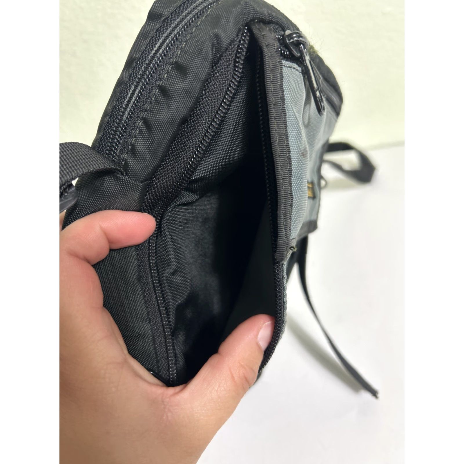 Eddie Bauer VINTAGE Eddie Bauer Crossbody Bag Small Women Gray Nylon 9x5x1 Crossbody Bag Gray Womens Small Retro 90s? Size ONE SIZE - 7 Thumbnail