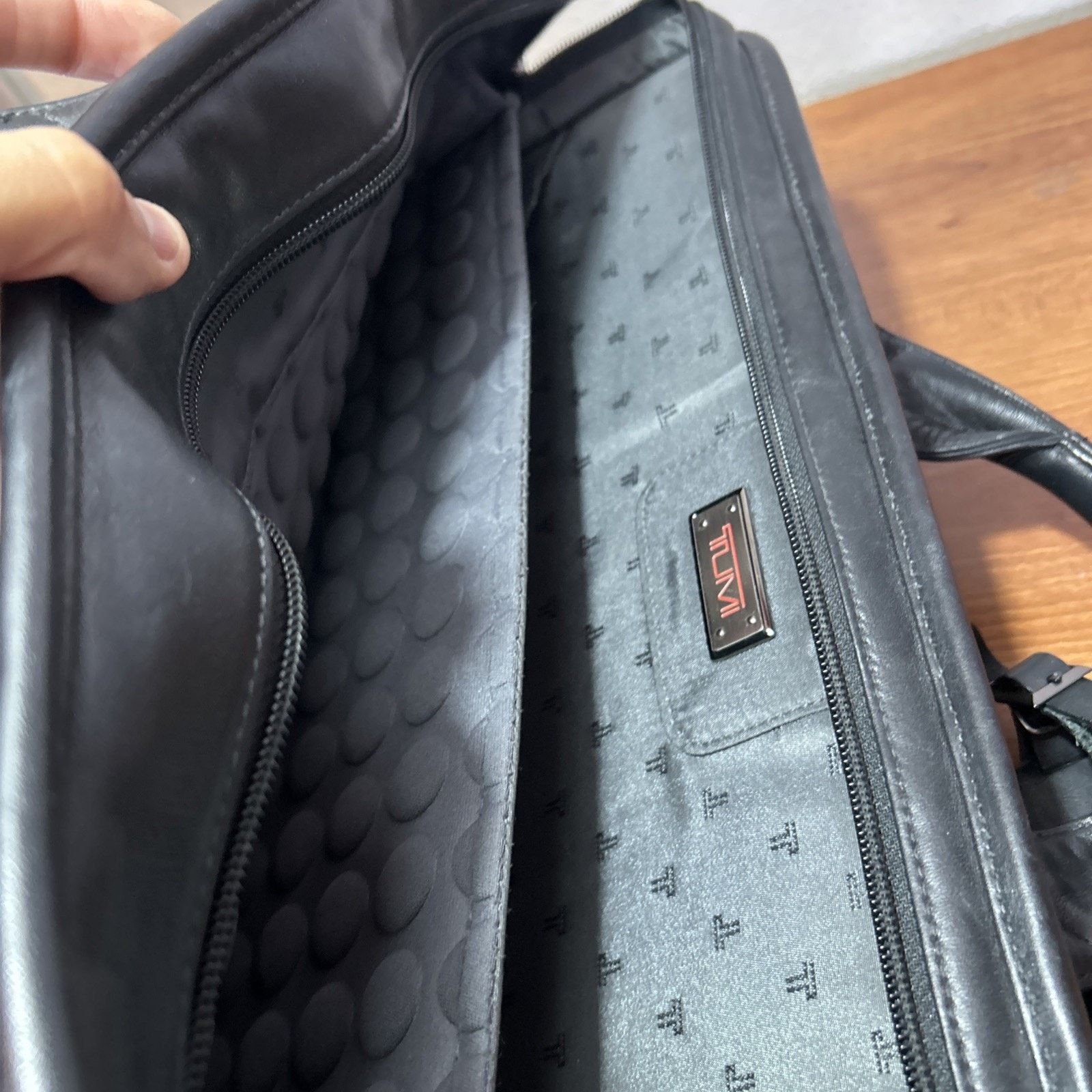 Tumi TUMI Alpha Black Leather Briefcase Computer Bag Work Size ONE SIZE - 4 Thumbnail