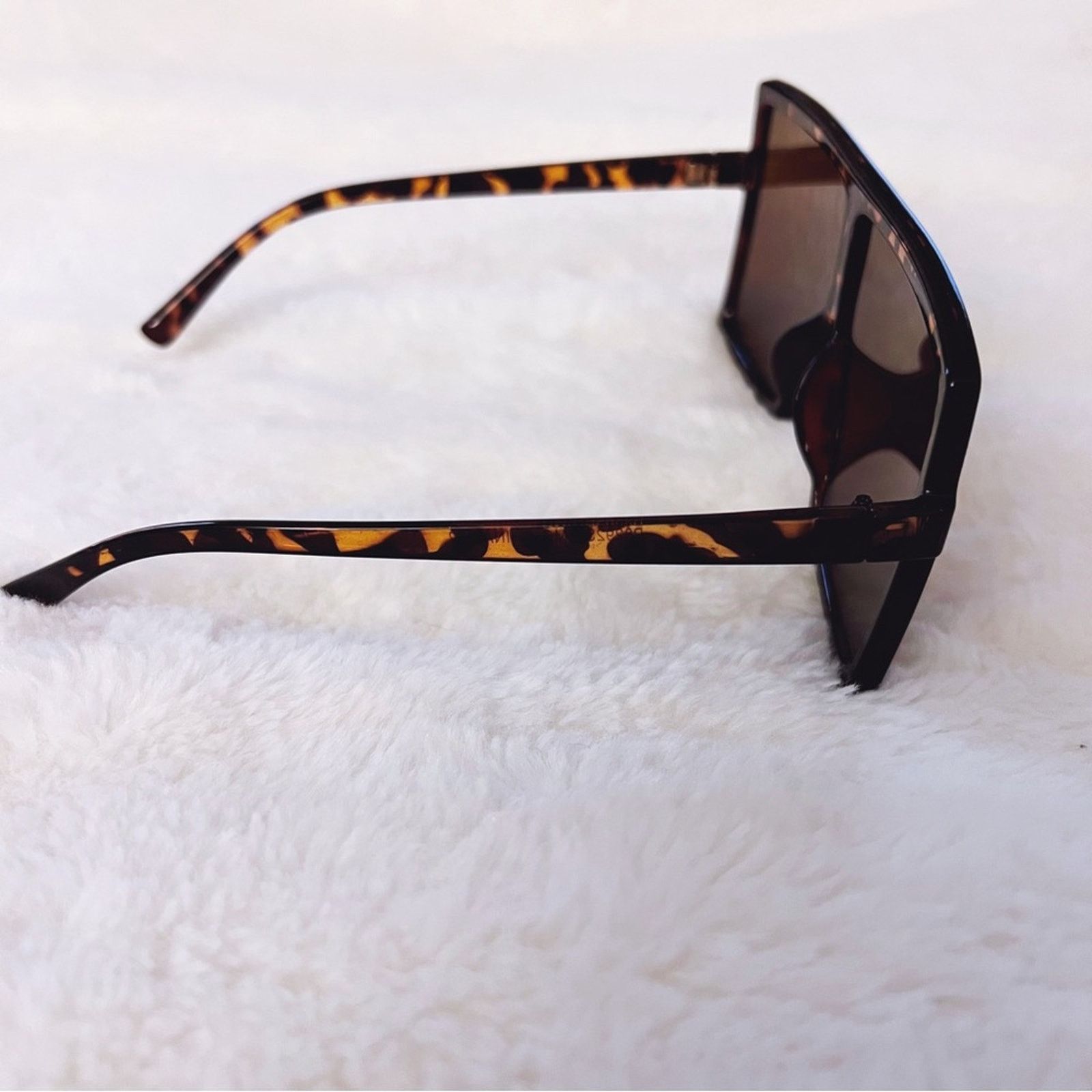 Other Ivonne Tortoise Brown Oversized Square Sunglasses Size ONE SIZE - 5 Thumbnail