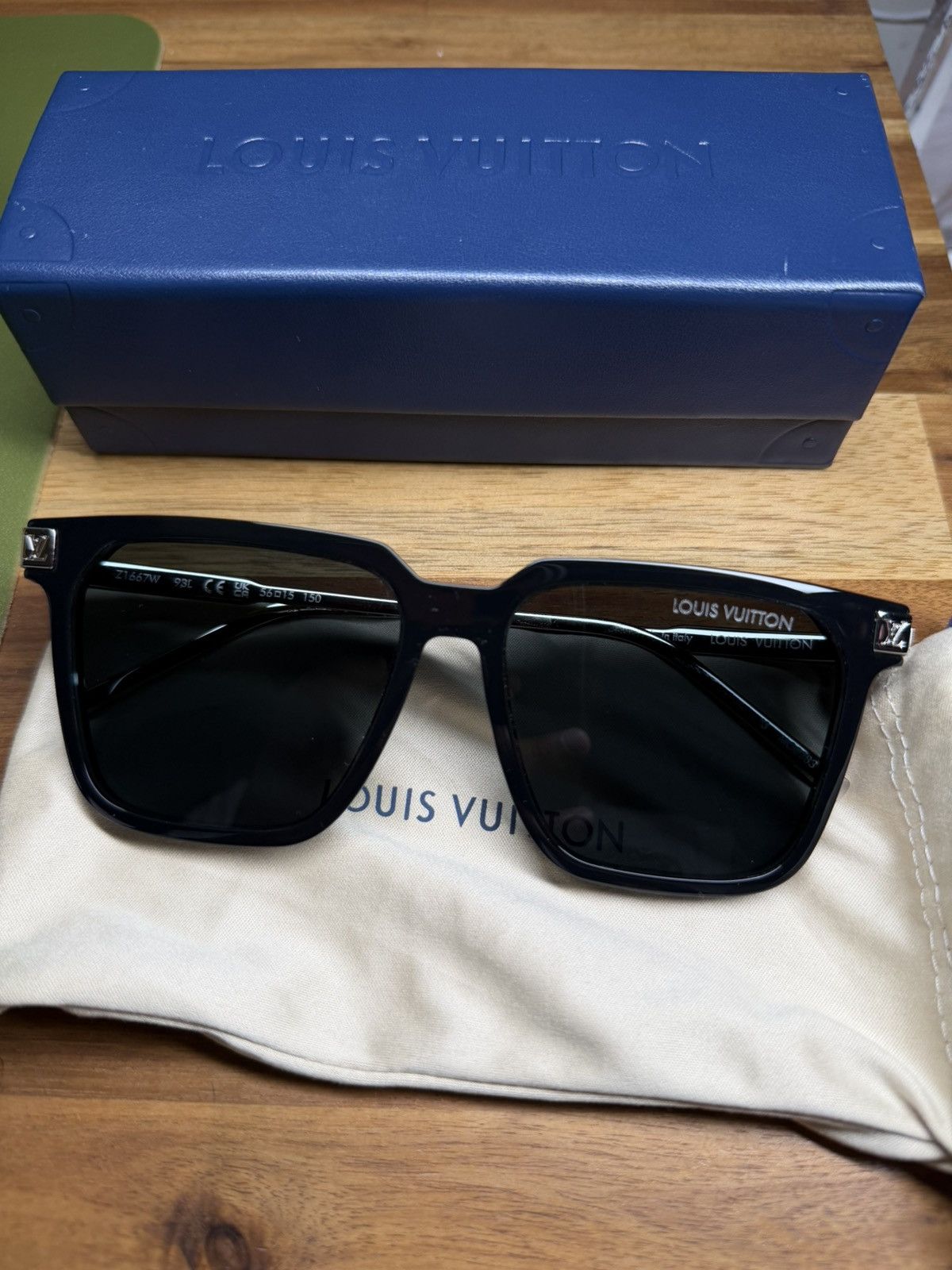 Louis Vuitton Louis Vuitton Rise Square Sunglasses (W) - Black Size ONE SIZE - 1 Thumbnail