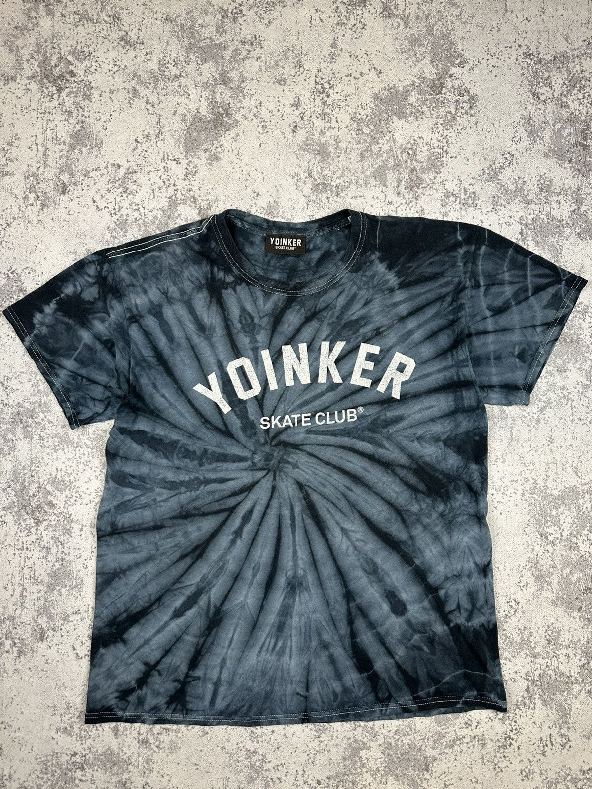 Vintage Yoinker Skate Club Tie-Dye Y2K T-shirt Size US L / EU 52-54 / 3 - 2 Thumbnail