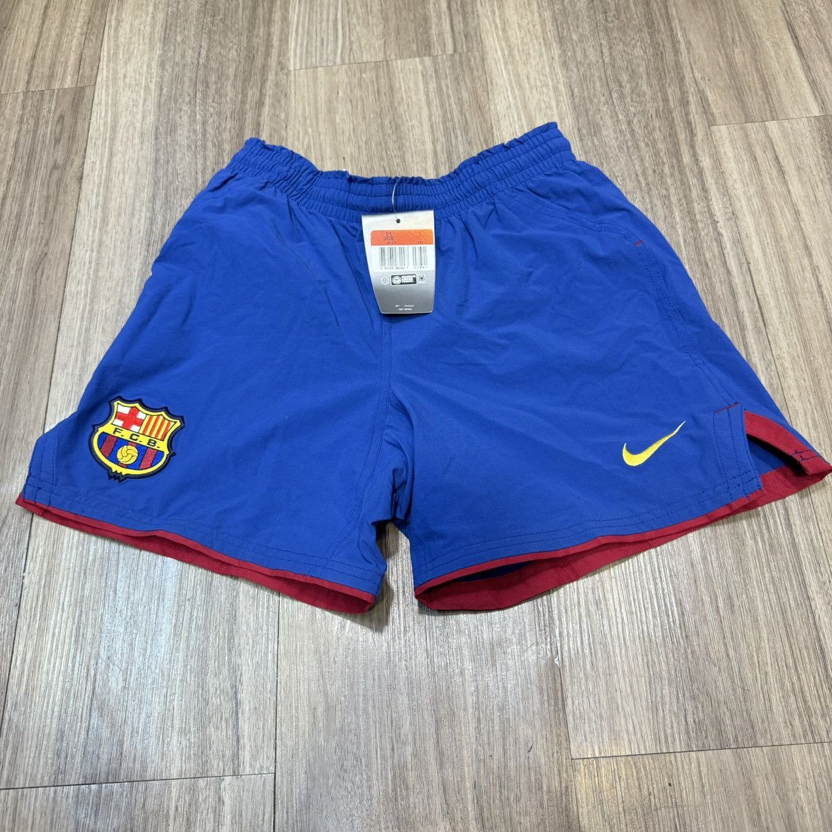 Nike × Vintage (Youth size)Barcelona 2000/2001 soccer short (Bnwt) Size US 27 - 1 Thumbnail
