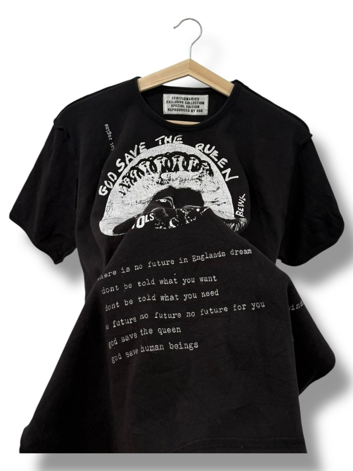 Band Tees GOD SAVE THE QUEEN SEX PISTOLS BAND PUNK T SHIRT Size US M / EU 48-50 / 2 - 8 Thumbnail