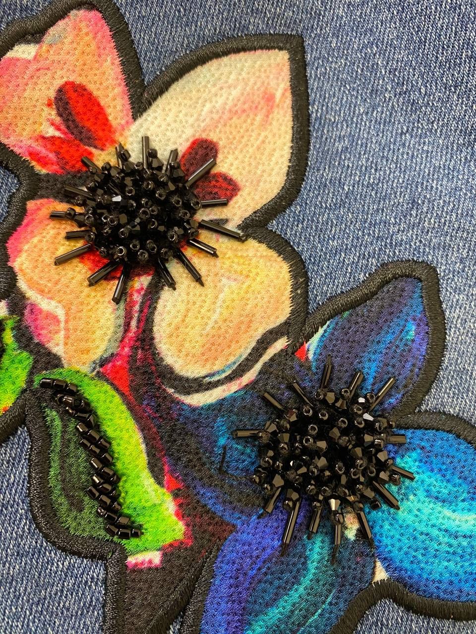 Escada Escada Denim Embroidered Flowers with Beadwork Pants Size US 30 / EU 46 - 7 Thumbnail