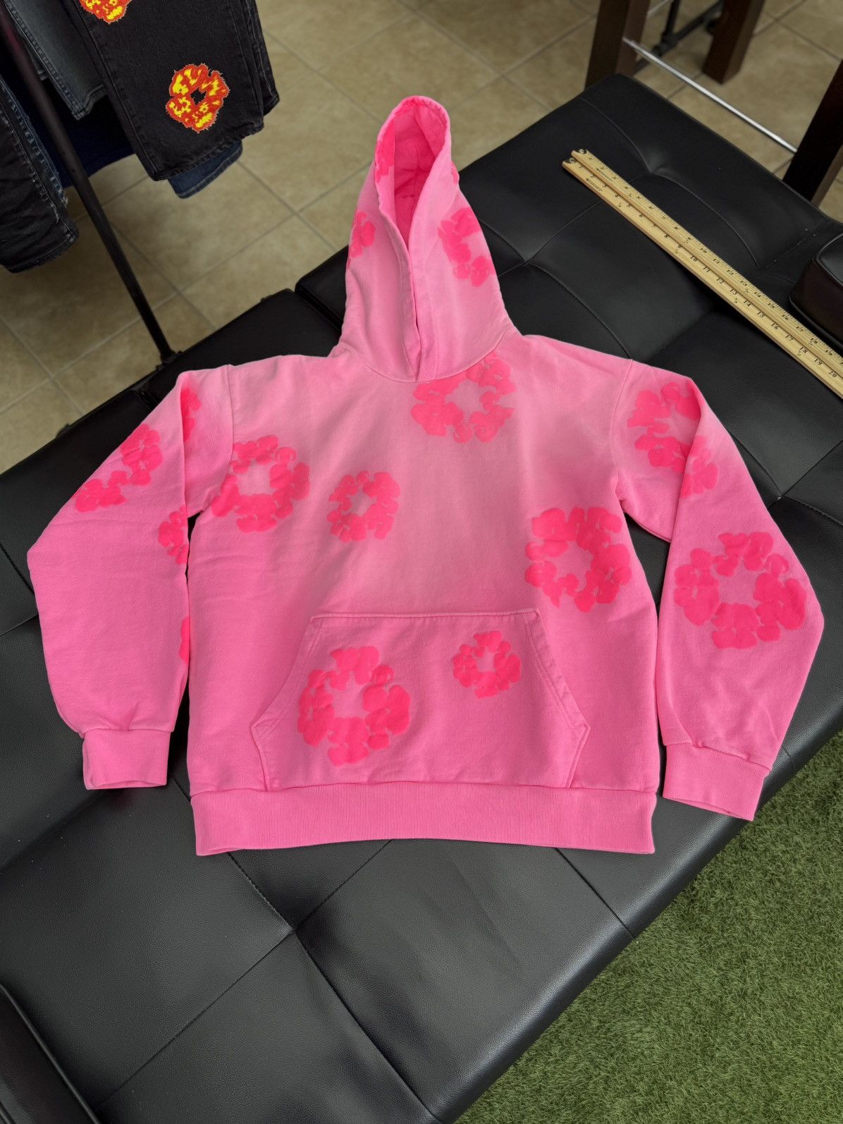 大人気【Denim Tears×Levi's】Cotton Wreath Hoodie★Pink Denim Tears Mono Cotton Wreath Pink Hoodie | BullseyeSB