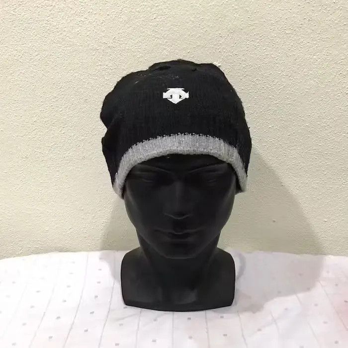 Descente × Vintage Descente Small Logo Beanie Hat Size ONE SIZE - 2 Thumbnail