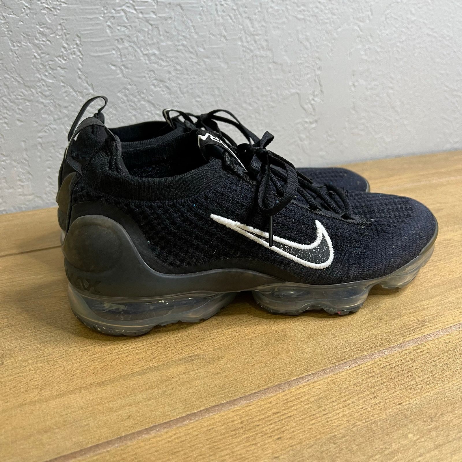 Nike Women's Nike Air VaporMax Sz 8.5 2021 Flyknit Shoes Black Size US 8.5 / IT 38.5 - 1 Thumbnail